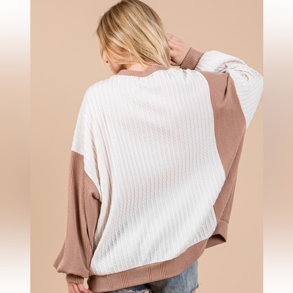 Contrast Textured Knit Sweatshirt - Picture 6 of 7